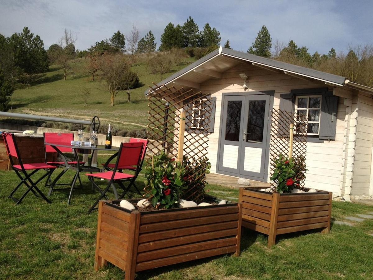 Maison De Vacances Avec Ses Petits Chalets Aouste-sur-Sye Eksteriør billede