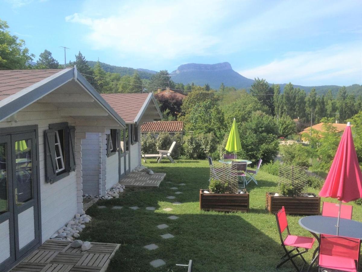 Maison De Vacances Avec Ses Petits Chalets Aouste-sur-Sye Eksteriør billede